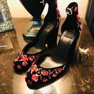 NWOT White House and black market velvet shoes 6.5